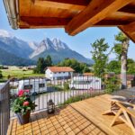 Der Gipfel des Urlaubsglücks – Camping Resort Zugspitze lädt ins neue Baumhaus