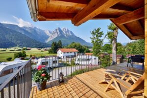 Der Gipfel des Urlaubsglücks – Camping Resort Zugspitze lädt ins neue Baumhaus