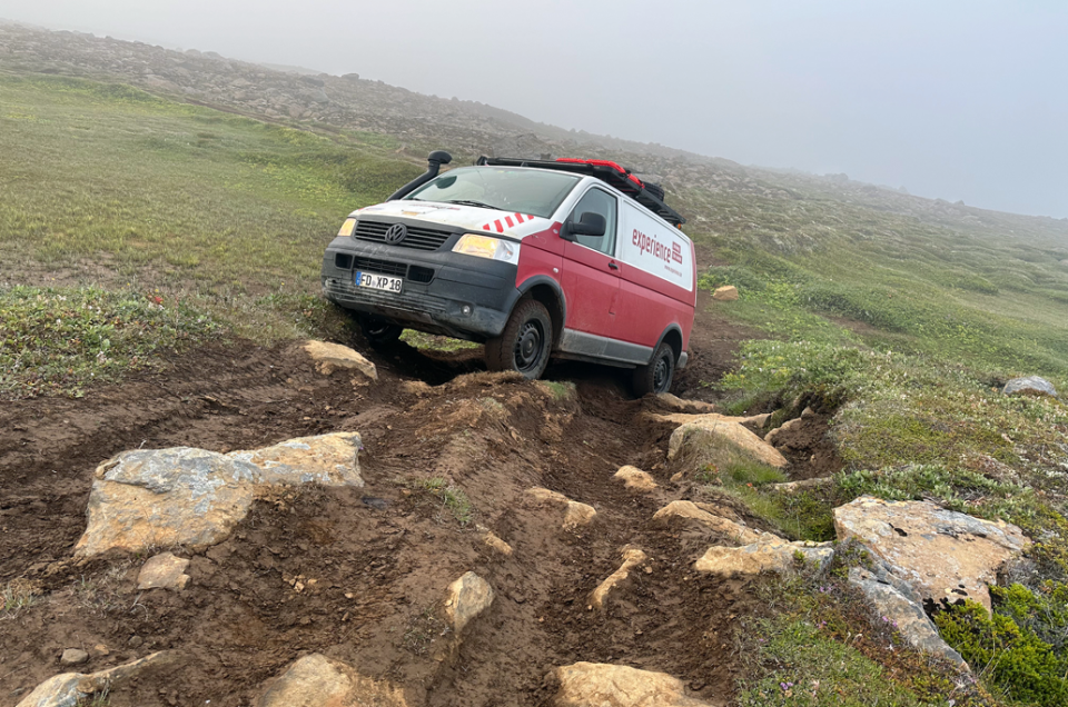 Mit dem Bulli ins Offroad-Abenteuer: Tipps und Tricks von Experten der experience GmbH