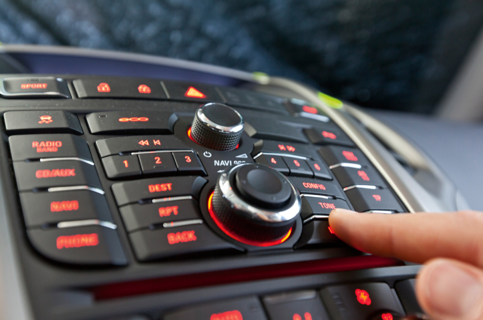 Taste statt Touchscreen: Ablenkung durch Digitalisierung